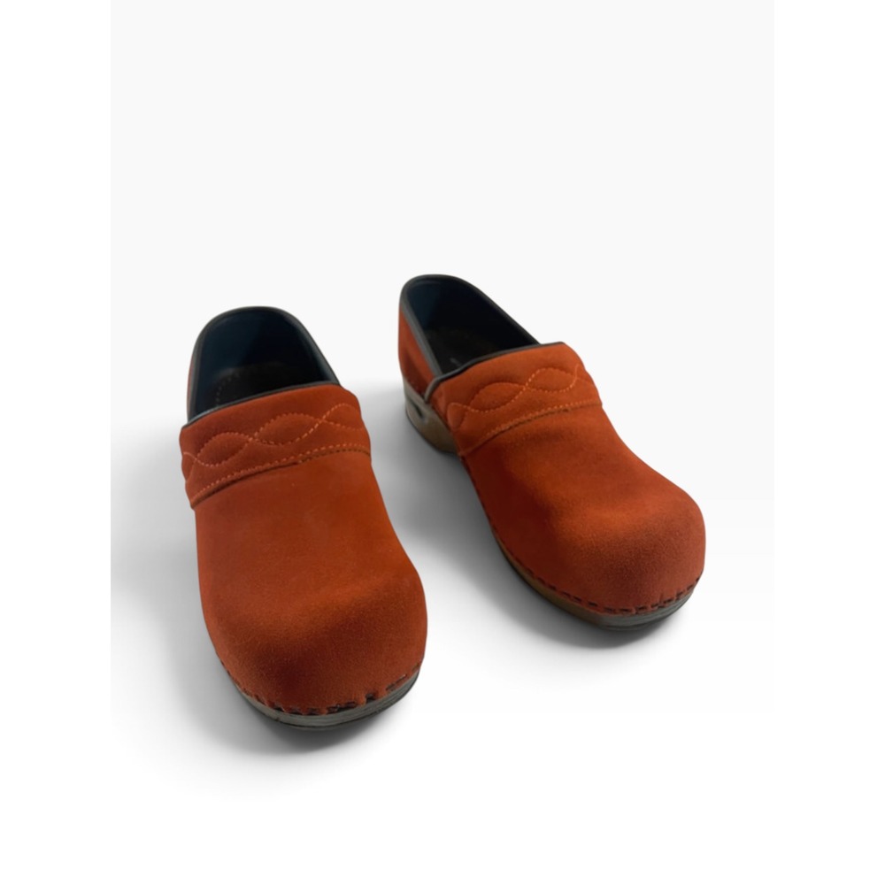 Lands End Womens Burnt Orange Suede Clogs Boho Granola Cottage 7B 406614 - Picture 2 of 8